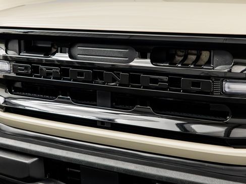 Used 2025 Ford Bronco Outer Banks AWD/4WD image 4