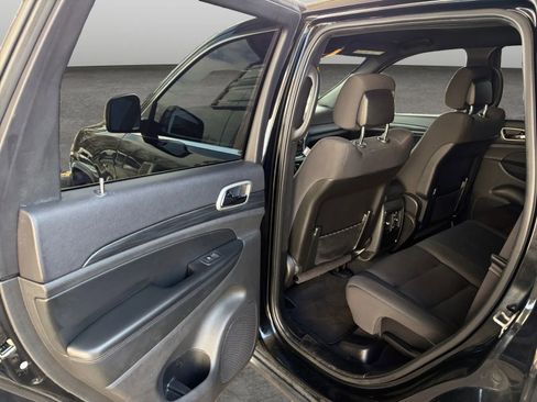 Used 2020 Jeep Grand Cherokee Laredo image 37