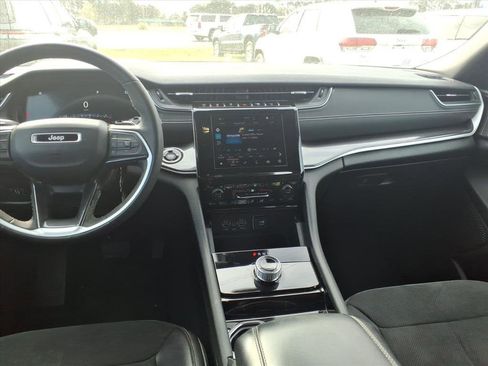 Used 2023 Jeep Grand Cherokee L Laredo image 12
