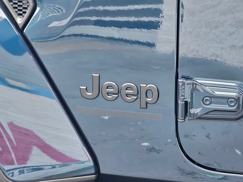 Used 2025 Jeep Gladiator Sport AWD/4WD image 31
