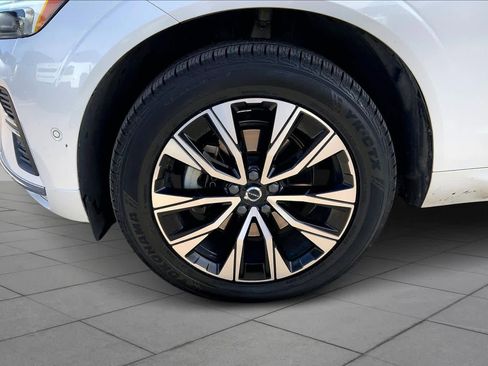 Used 2023 Volvo XC60 B5 Plus image 9