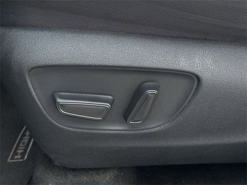 Used 2023 Toyota Highlander LE image 26