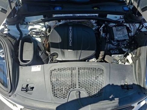 Used 2020 Porsche Macan AWD/4WD image 32