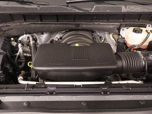 Used 2025 Chevrolet Silverado 1500 LT AWD/4WD image 19