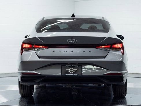 Used 2023 Hyundai Elantra SEL w/ Convenience Package image 7