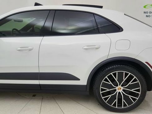 Used 2025 Porsche Macan Electric RWD image 10
