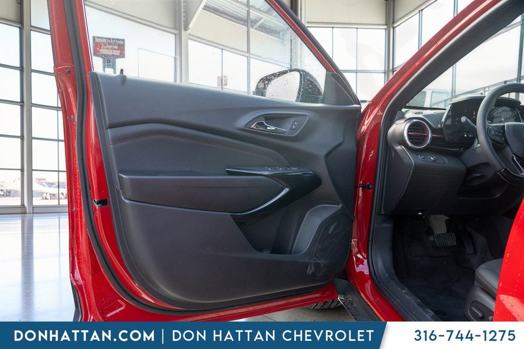 New 2026 Chevrolet Trax RS w/ Sunroof Package FWD image 15