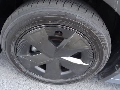 Used 2024 Toyota Prius LE image 15