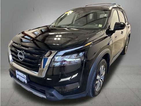 Used 2025 Nissan Pathfinder SL AWD/4WD image 1