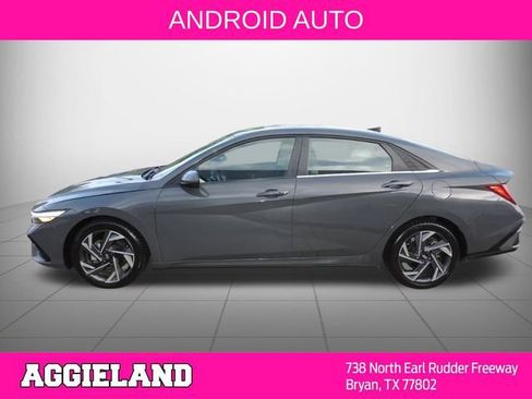 Used 2025 Hyundai Elantra Limited FWD image 7
