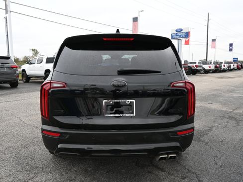 Used 2021 Kia Telluride EX w/ EX Premium Package image 3