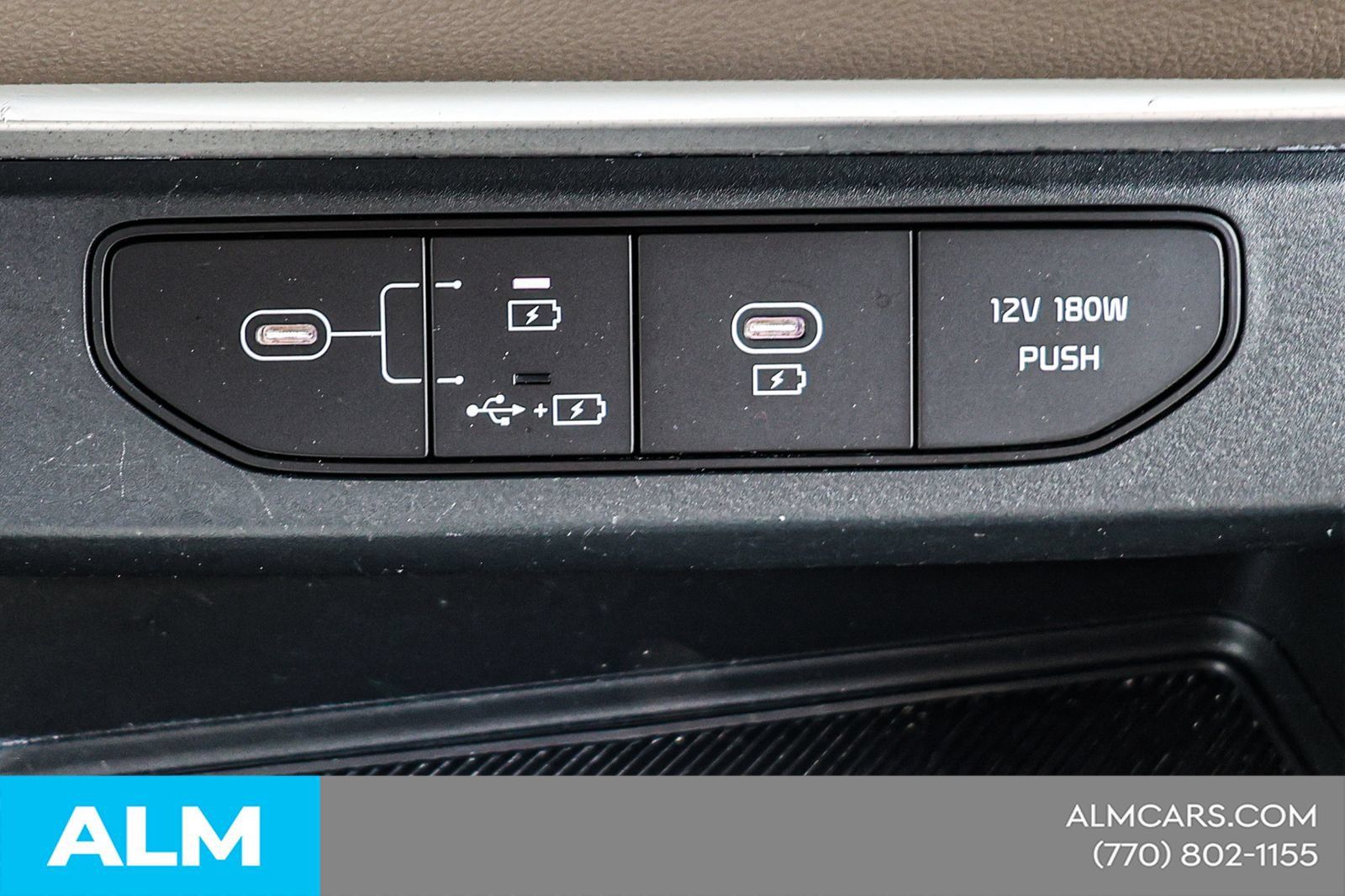 Used 2025 Kia Carnival FWD image 34