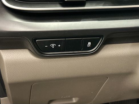 Used 2026 Kia Carnival FWD image 17