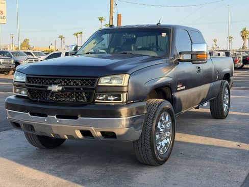 Used 2005 Chevrolet Silverado 2500 LT w/ Heavy-Duty Power Package AWD/4WD image 1
