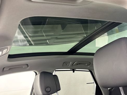 Used 2020 Audi Q5 e Prestige w/ Prestige Package image 19