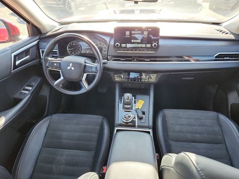 Used 2024 Mitsubishi Outlander SE image 13