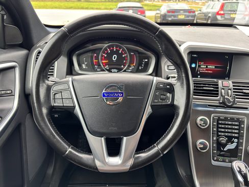 Used 2016 Volvo XC60 T5 Premier w/ Proximity Package image 13