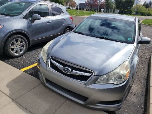 Used 2011 Subaru Legacy 2.5i Premium w/ All-Weather Pkg AWD/4WD image 2