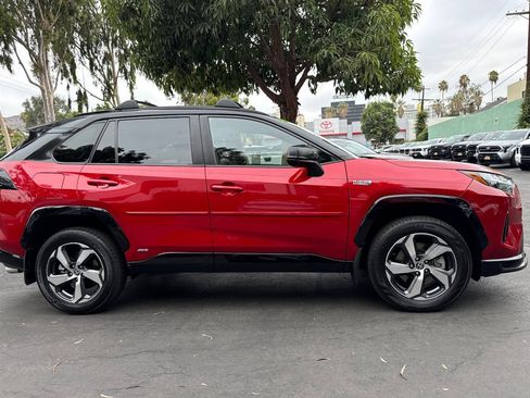 Used 2022 Toyota RAV4 SE w/ Weather & Moonroof Package AWD/4WD image 3