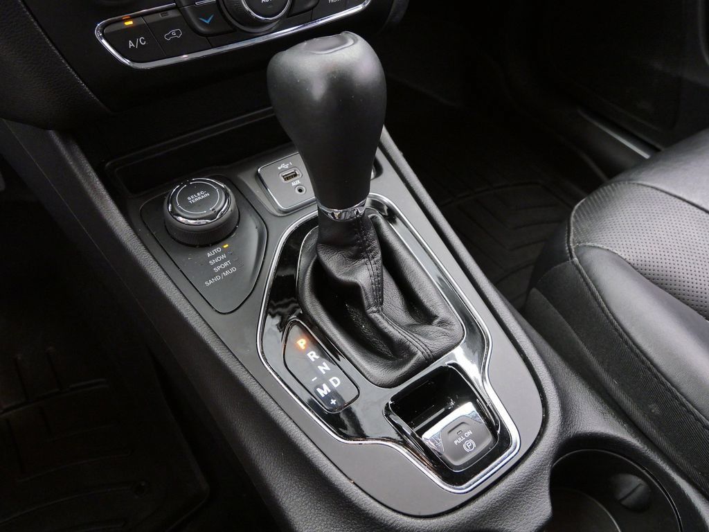 Certified 2020 Jeep Cherokee Limited AWD/4WD image 24