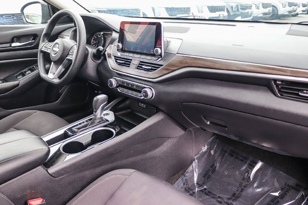Used 2024 Nissan Altima 2.5 SV FWD image 16