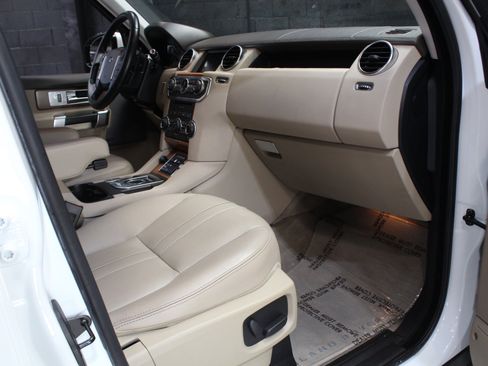 Used 2016 Land Rover LR4 HSE AWD/4WD image 46