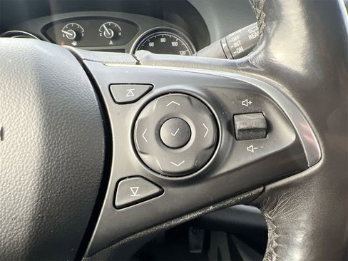 Used 2018 Buick Enclave Essence image 24