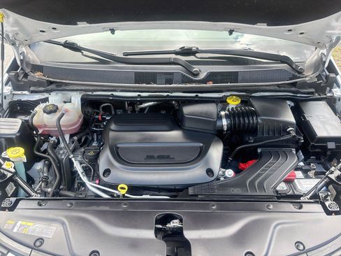 Used 2023 Chrysler Pacifica Touring-L FWD image 29