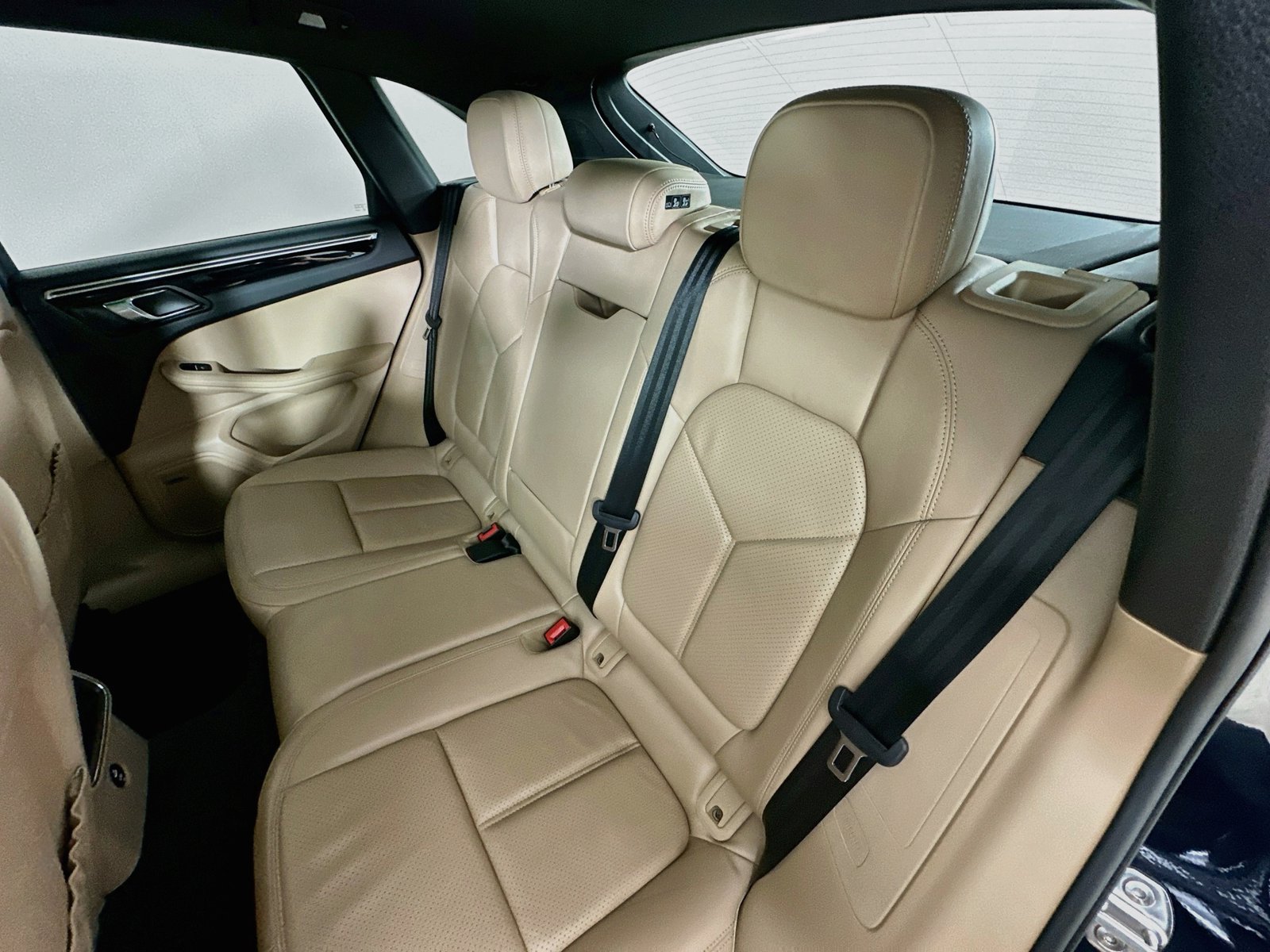 Used 2021 Porsche Macan AWD/4WD image 37