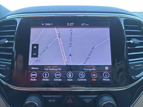 Used 2019 Jeep Grand Cherokee Limited w/ Luxury Group II image 32