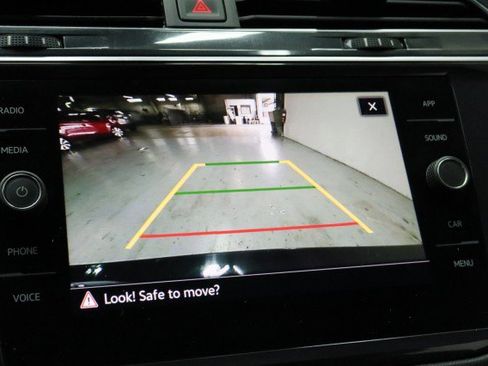Used 2022 Volkswagen Tiguan SE FWD image 17