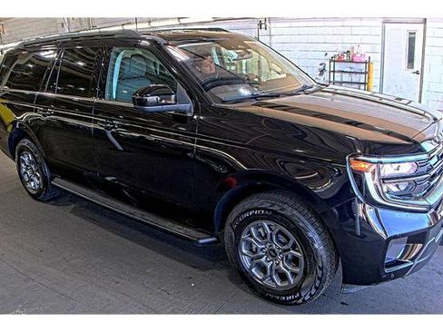 Used 2025 Ford Expedition Max Active AWD/4WD image 2
