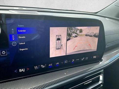 Certified 2025 Chevrolet Traverse High Country image 23