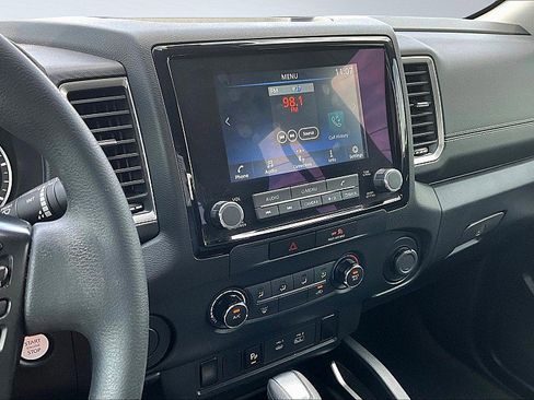 Used 2022 Nissan Frontier SV w/ Technology Package image 7