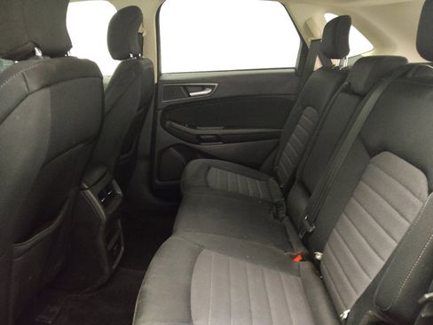 Used 2017 Ford Edge SE image 18