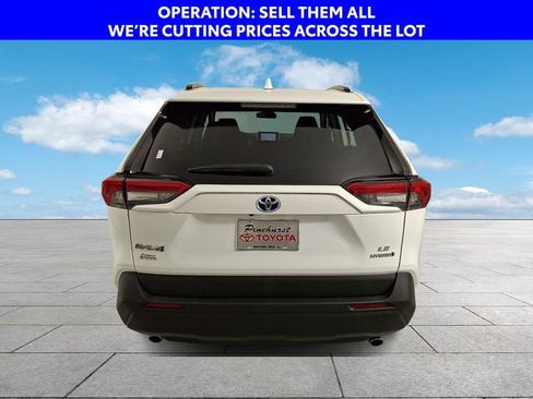 Used 2024 Toyota RAV4 LE AWD/4WD image 7