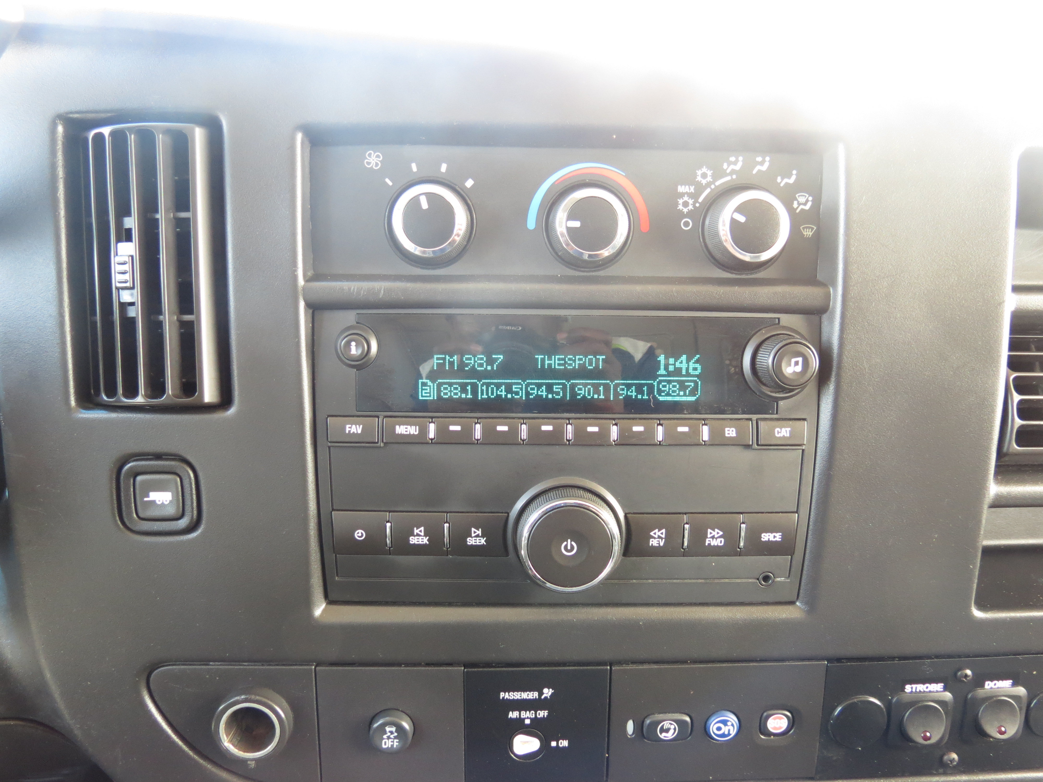 Used 2015 Chevrolet Express 2500 RWD image 16