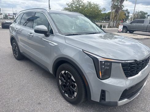 Used 2024 Kia Sorento S FWD image 3