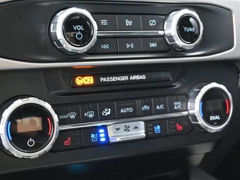 Used 2022 Ford F250 Platinum w/ FX4 Off-Road Package image 50