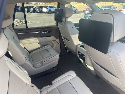 Used 2021 GMC Yukon Denali w/ Denali Premium Package image 24