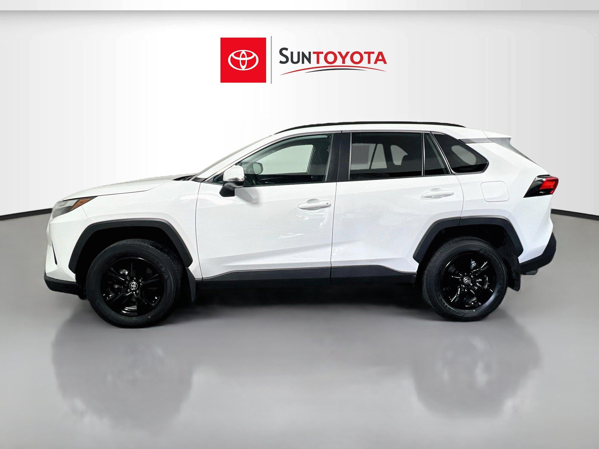 Used 2024 Toyota RAV4 XLE w/ Convenience Package FWD image 7