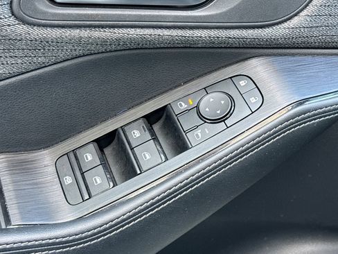 Used 2023 Nissan Rogue SV FWD image 13