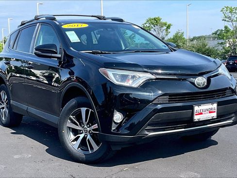 Used 2017 Toyota RAV4 XLE AWD/4WD image 2