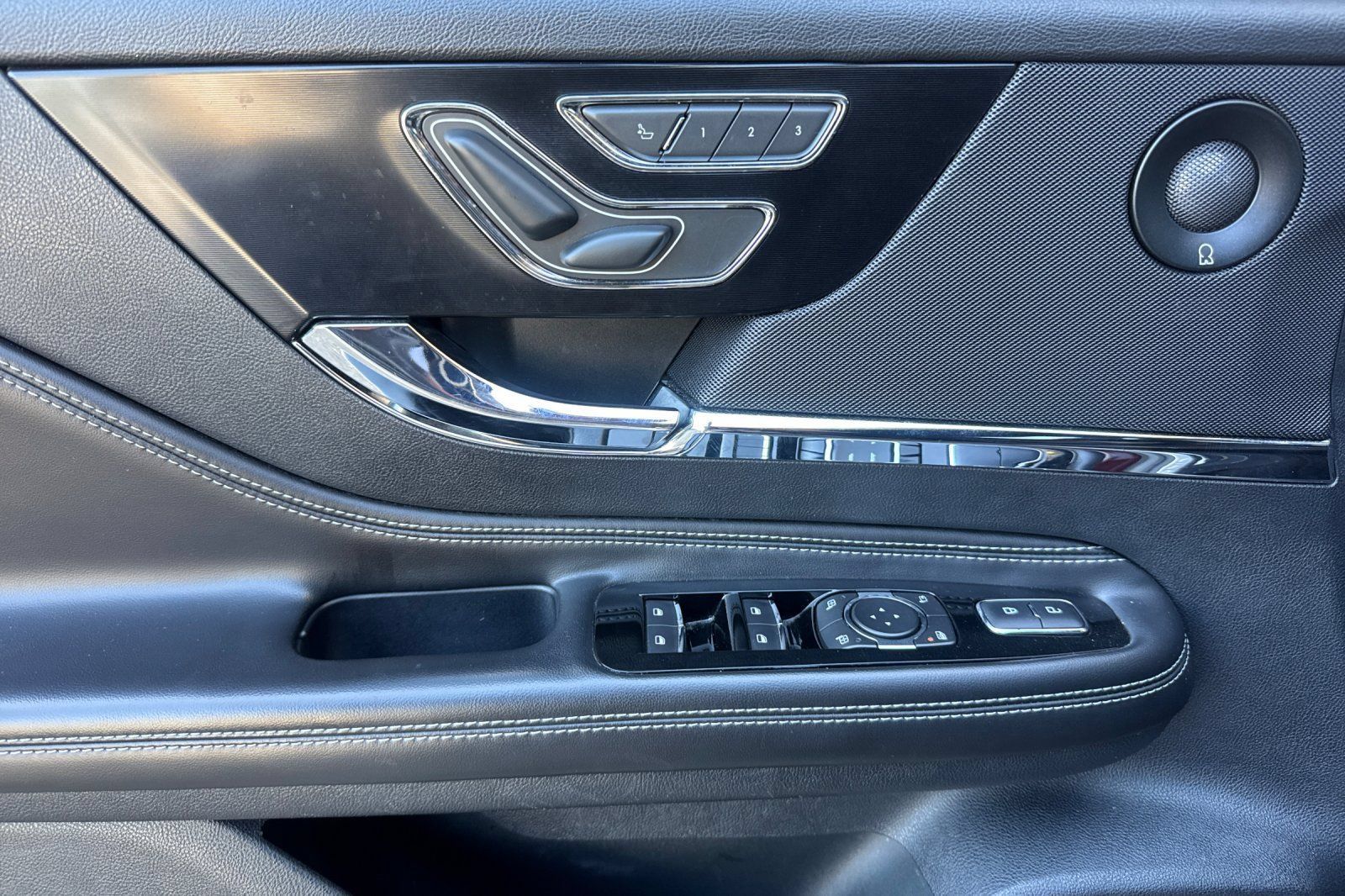Used 2021 Lincoln Corsair Reserve AWD/4WD image 11