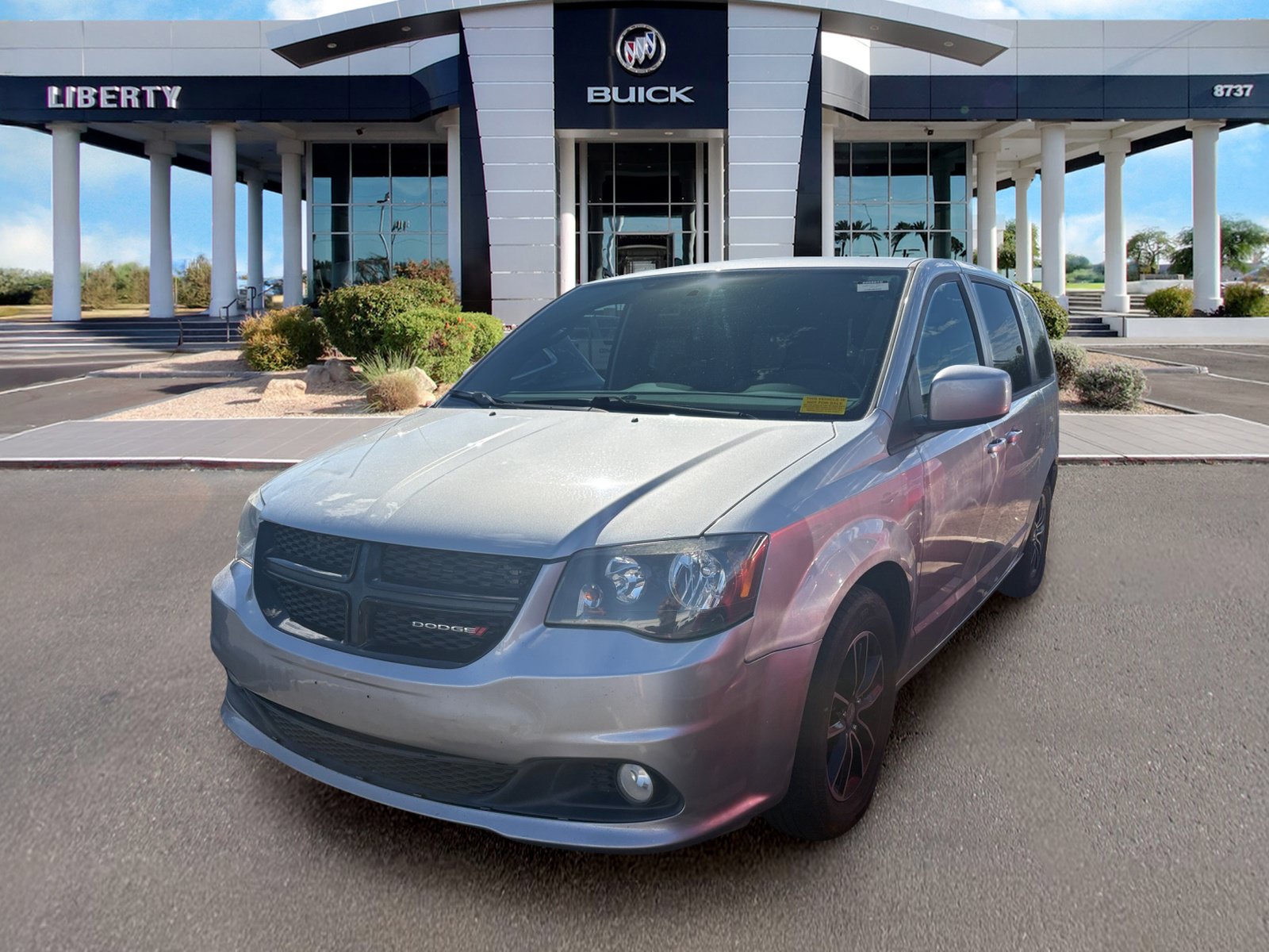 Used 2018 Dodge Grand Caravan SE FWD image 4
