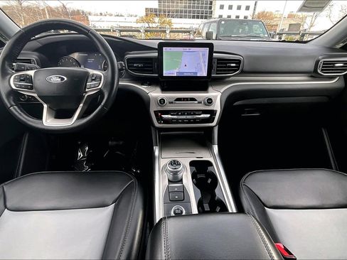 Used 2022 Ford Explorer XLT w/ Equipment Group 202A image 13