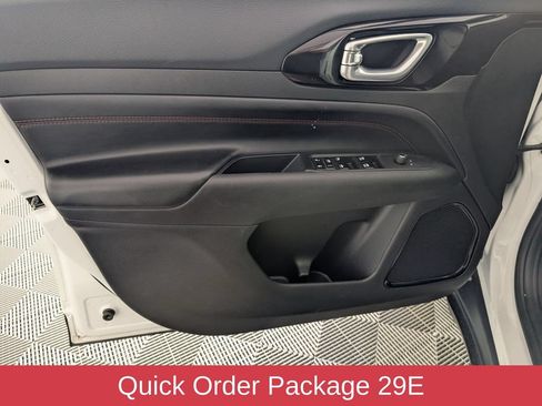 Used 2025 Jeep Compass Trailhawk AWD/4WD image 11