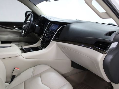 Used 2020 Cadillac Escalade Premium Luxury AWD/4WD image 24