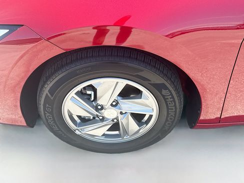 Used 2025 Hyundai Elantra SE FWD image 33