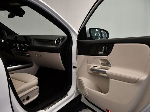 Used 2025 Mercedes-Benz GLA 250 4MATIC image 47